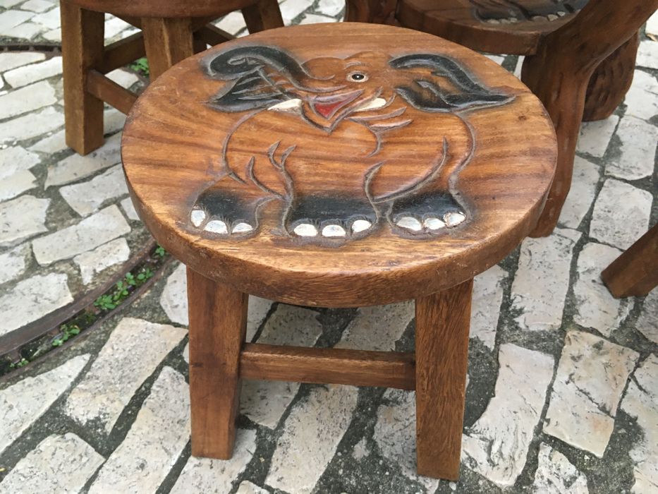 criança - mesa e 4 bancos em madeira exótica (novo)