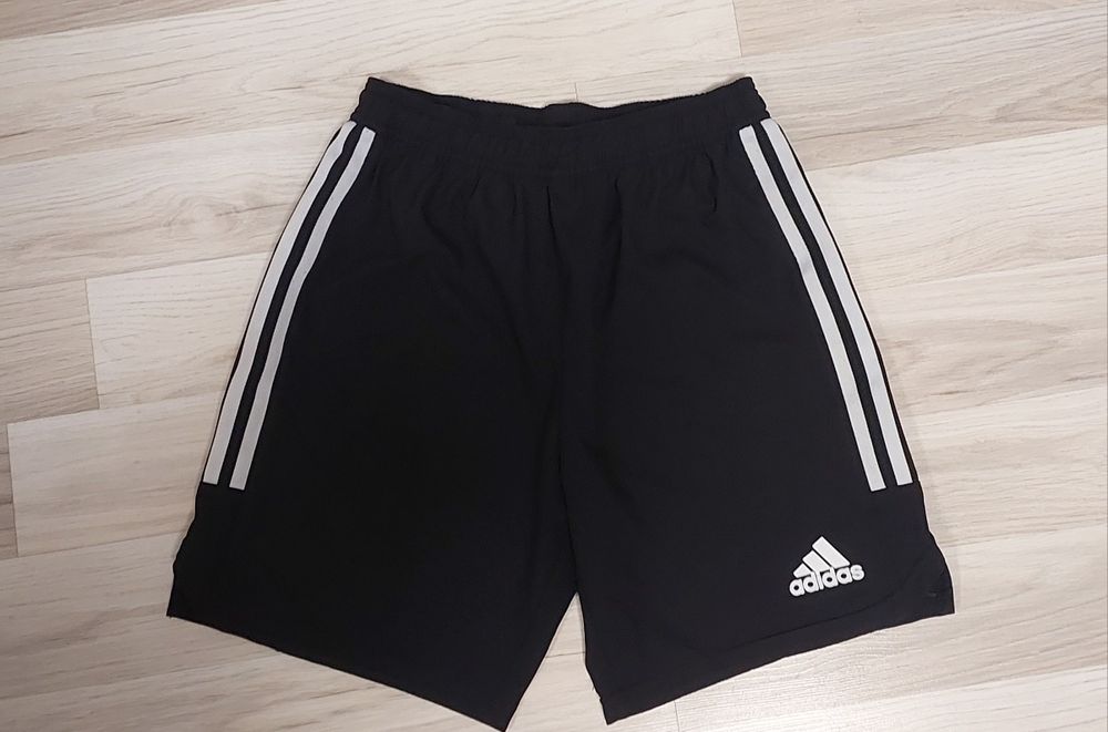 Спортивні шорти adidas на хлопця 13-14 років, 164 см