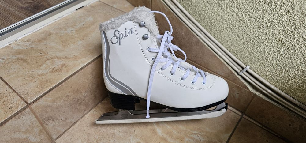 Spin damskie łyżwy figurowe rozmiar 36 wkładka 23cm używane