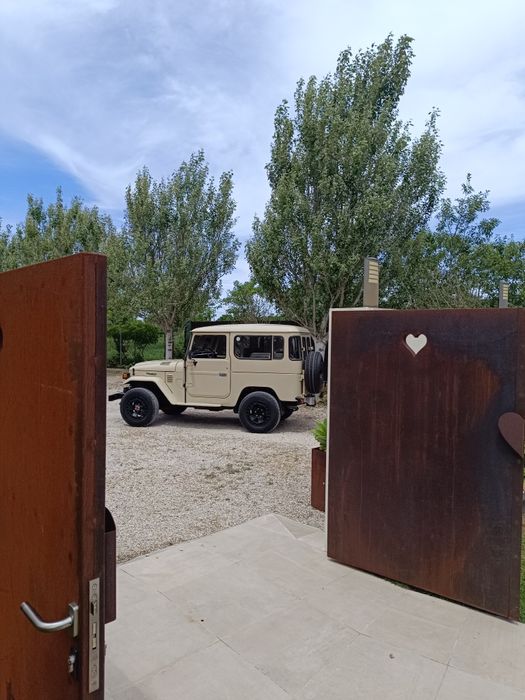 Aluguer Toyota Land Cruiser bj40