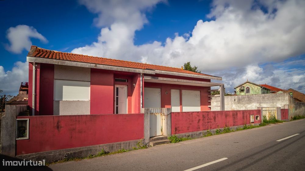 Moradia T4 +1 com anexos, jardim, pomar e acessibilidade