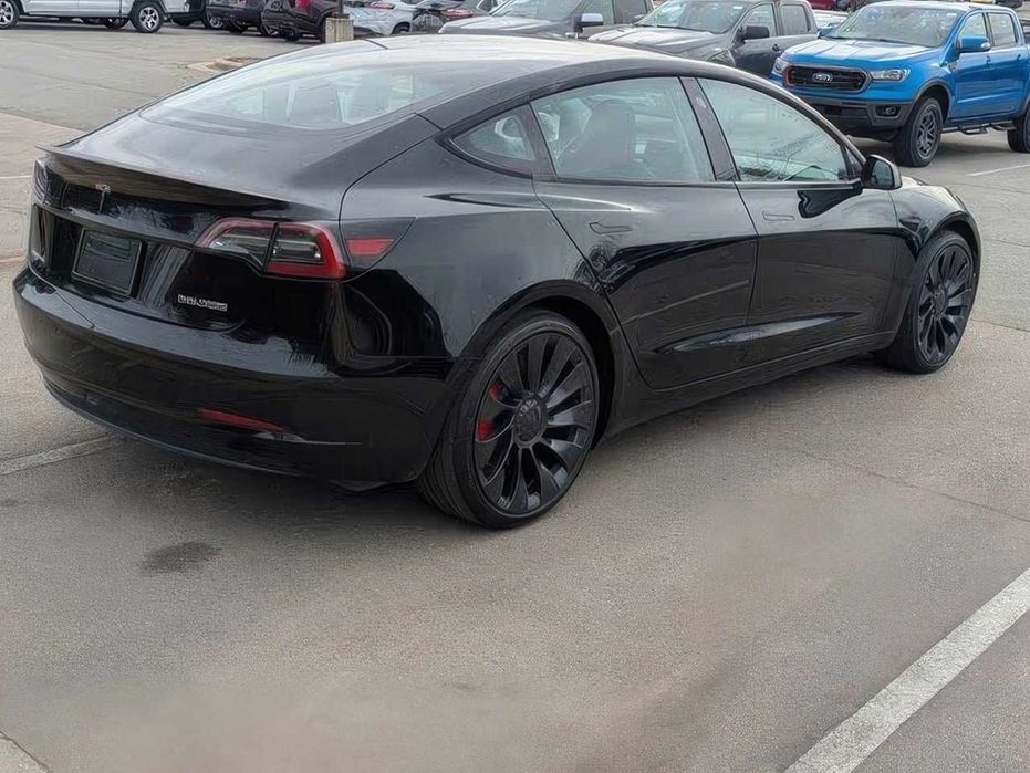 Tesla Model 3      2023