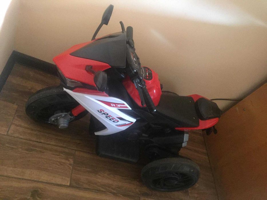 Мотоцикл дитячий трьохколісний