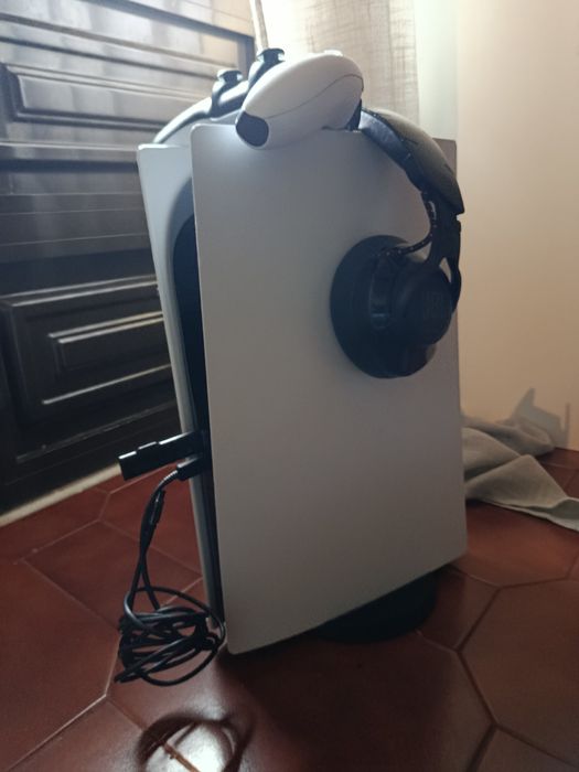 PlayStation 5 com fones JBL