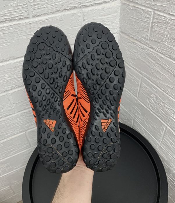 Футбольная обувь adidas оригинал 40.5р сороконожки бампы