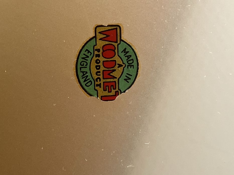 Carrinho de bar em aluminio acabamento dourado