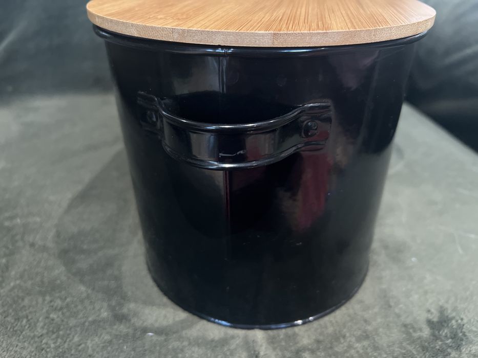 Продам стильну овальну хлібницю відомого британського бренду Russell Hobbs.