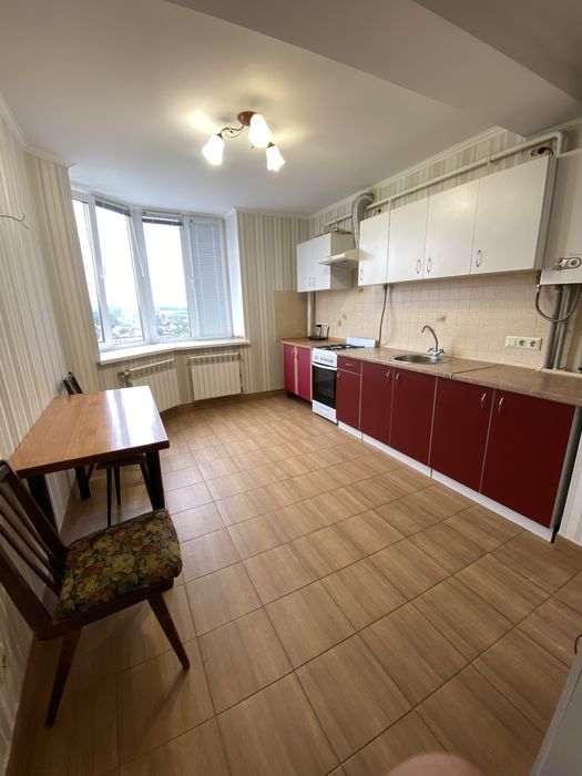 Здам велику однокімнатну квартиру  в центрі Гостомеля, біля школи,газ