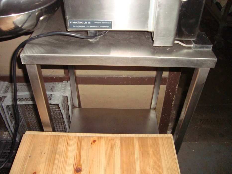 Serra  de  congelados  para  peixaria  ou  talho  monofásica