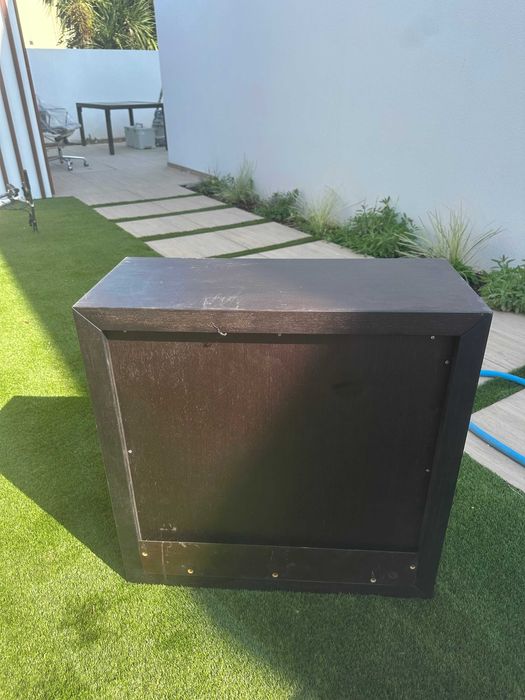 Cubo de Madeira com prateleiras para pendurar na parede