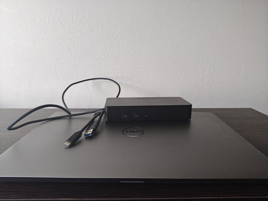 Dell Precision 5560 i5 plus stacja dokująca Dell d6000