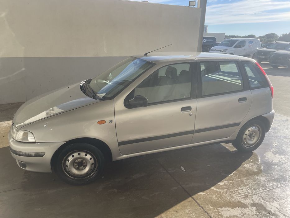 Fiat punto.. Ano 1996.. Inspecionado ate mes 9.. Contato: 910891926.453719756259338243