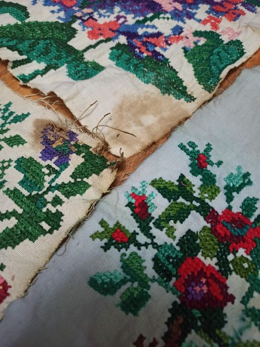 Старовинні вишиті картини