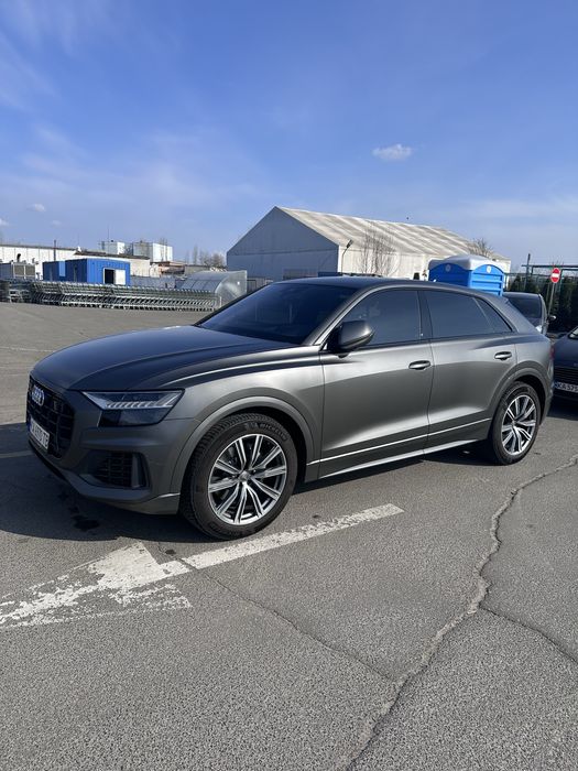Оренда авто з водієм на весілля Audi Q8