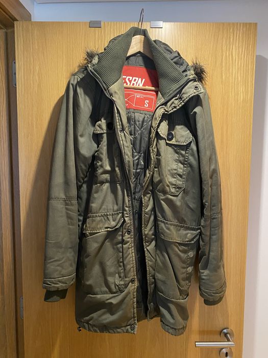 Parka estilo militar com capuz