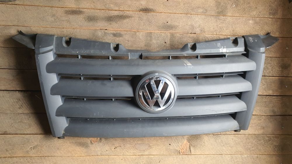 Решітка капота, решетка радиатора передняя  Volkswagen Crafter 2.5