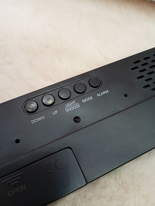 Elektroniczny zegar budzik cyfrowy