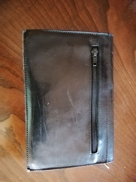 Mala para documentos em pele.