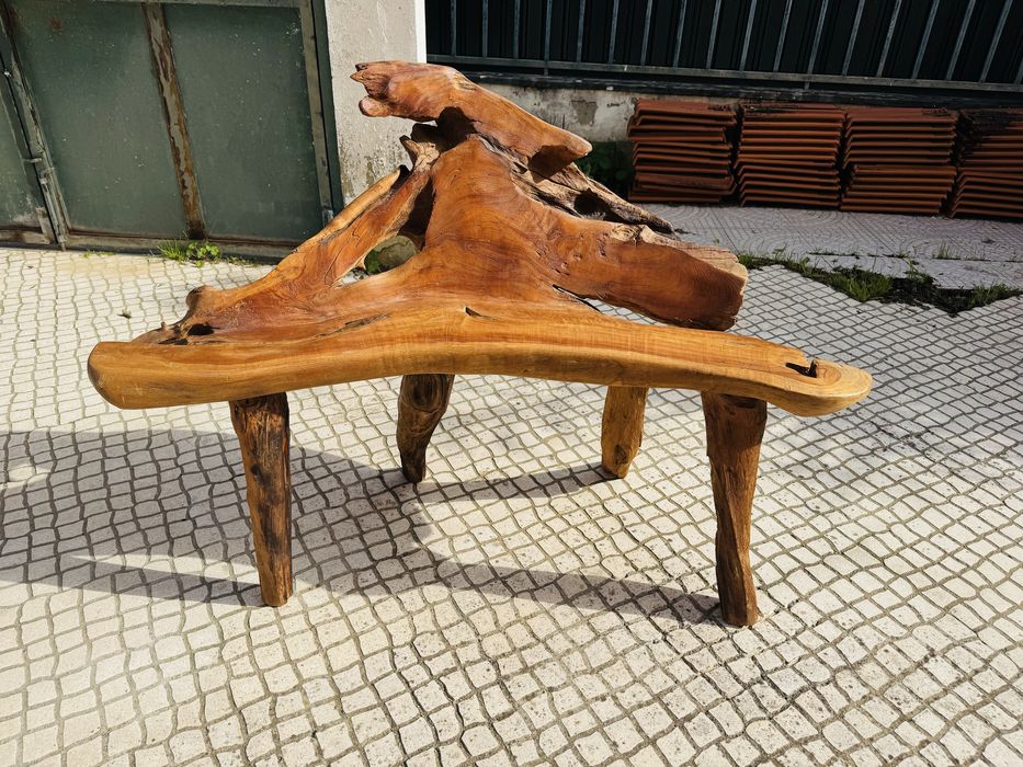 Conjunto de banco e mesa de Bali