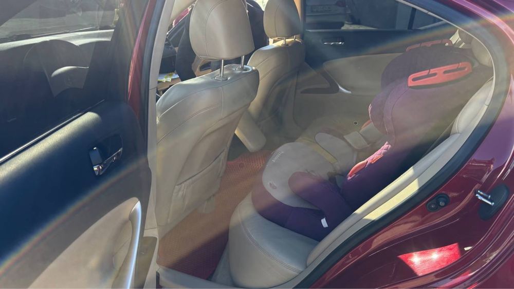 Lexus  IS  220 D