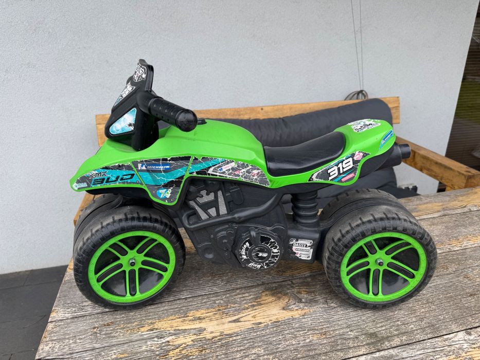Duży motor jeździk