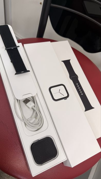 Смарт годинник Apple Watch series 4 44mm