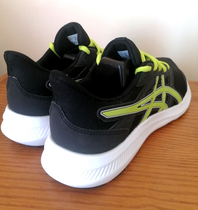 Ténis ASICS - 39 (Novas, nunca usadas)