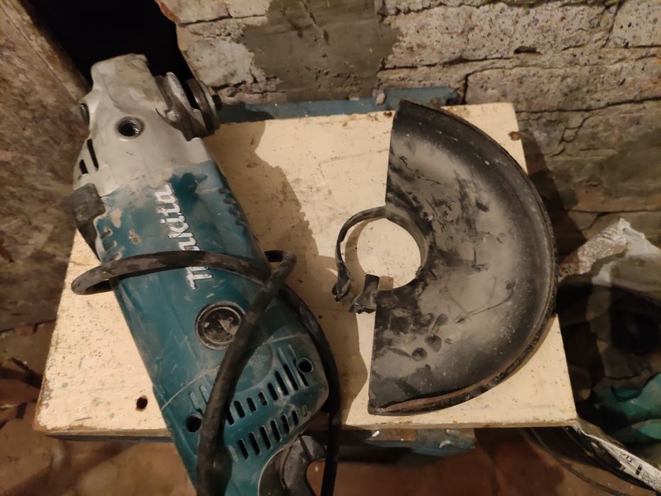 Болгарка 230 Makita GA9020 2010