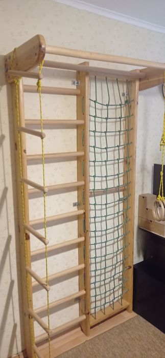 Дитяча спортивна стінка