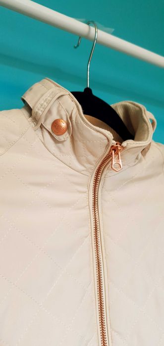 Kremowo-biała pikowana damska kurtka przejściowa Diverse