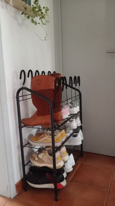 Sapateira  em muito bom estado