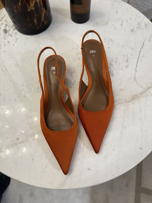 Помаранчеві туфлі Zara 37