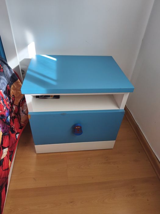Cama de criança lacada em branco e azul