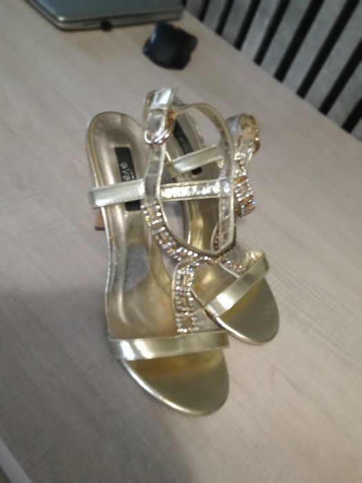 Szpilki złote  z kamykami