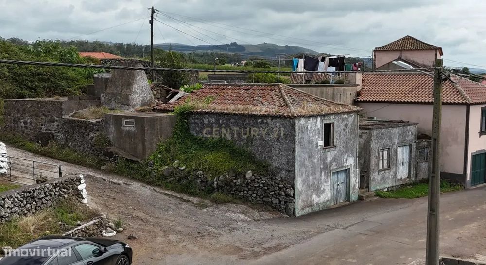 Casa para Recuperar com Vista Mar em São Bartolomeu de Regatos