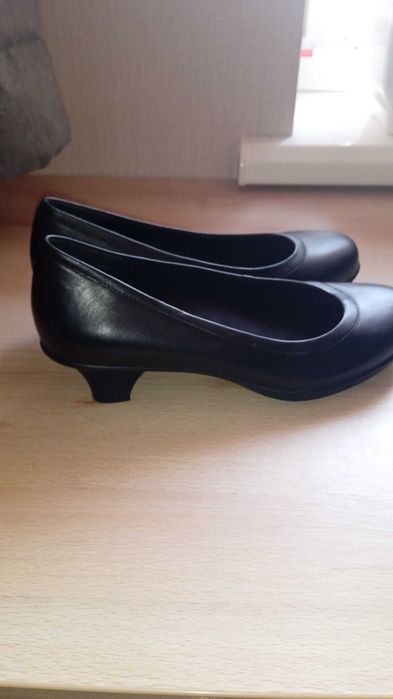 Чорні балетки Crocs р.7.5 37-25см Бежеві туфлі next р. 38 - 24.5 см