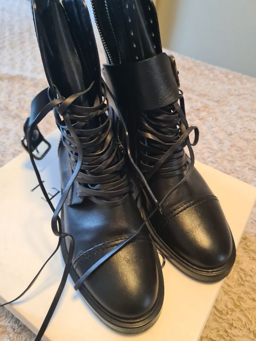 Botki, oficerki casadei