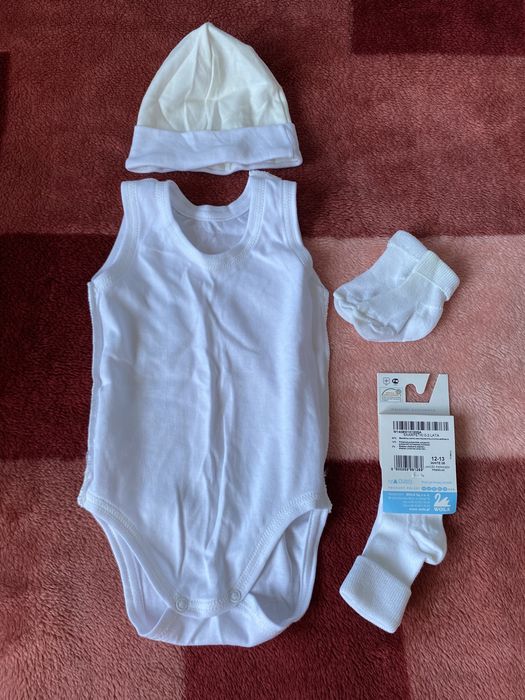 Skarpetki, body i czapeczka niemowlęce/dziecięce
