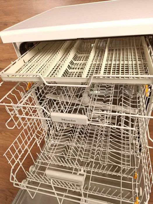 Посудомийна машина 
Miele G 4910 SC 60см окремостояча