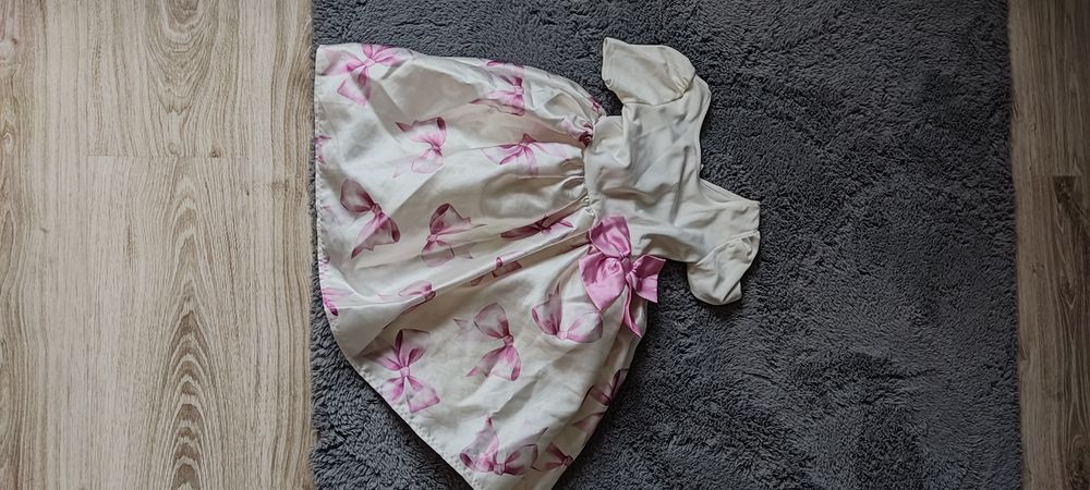 Elegancka sukienka dla dziewczynki 128