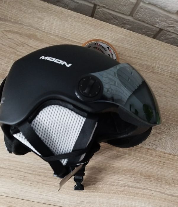 Kask narciarski. Rozmiar M