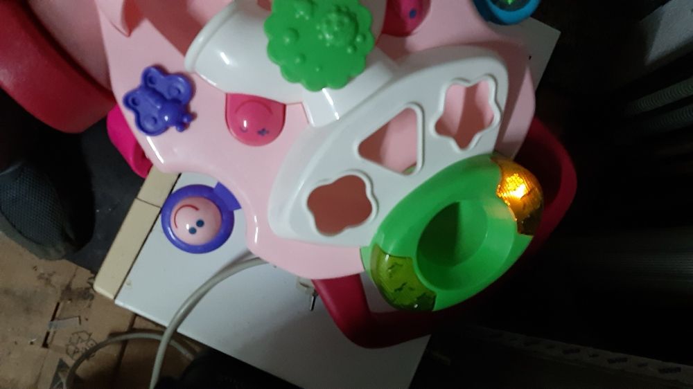 Brinquedo para ajudar as crianças a dar os primeiros  passos