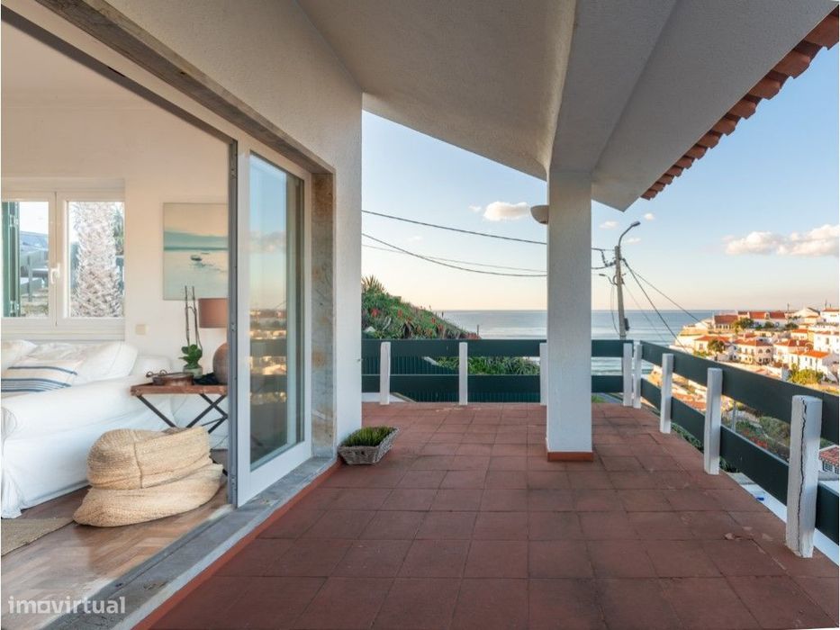 Moradia T4+1 com piscina e vista mar nas Azenhas do Mar