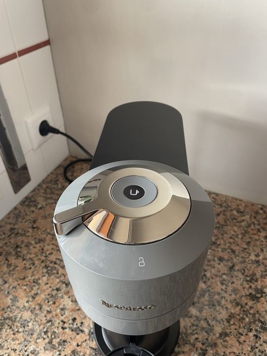 Máquina Nespresso Vertuo Next cinzenta