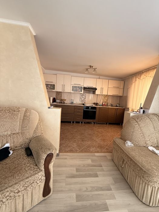 Продам квартиру район 8-9 школи.