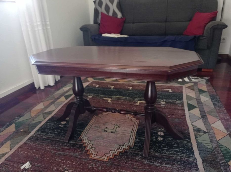 Mesa de centro em castanho