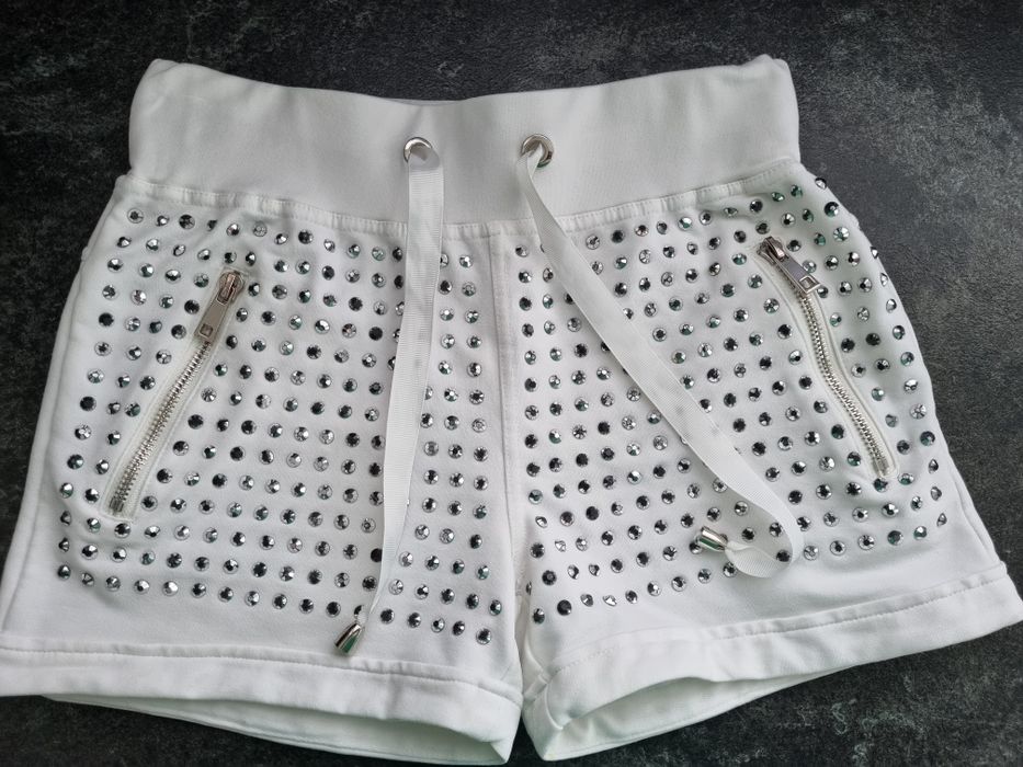 Białe bawełniane krótkie spodenki z ćwiekami Giorgia rozm S