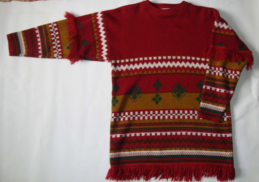 Червоний в'язаний светр-сукня з бахромою та візерунками "Strawberry