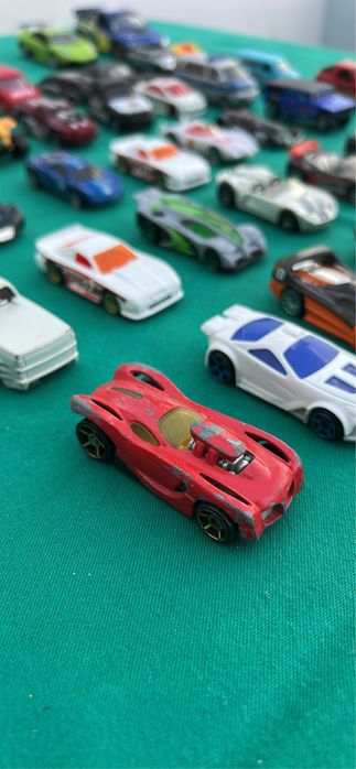 Lote de 46 carrinhos com 20 anos