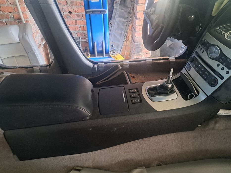 Тунель бардачок підстаканник підлокітник Infiniti G25 G35 07-13